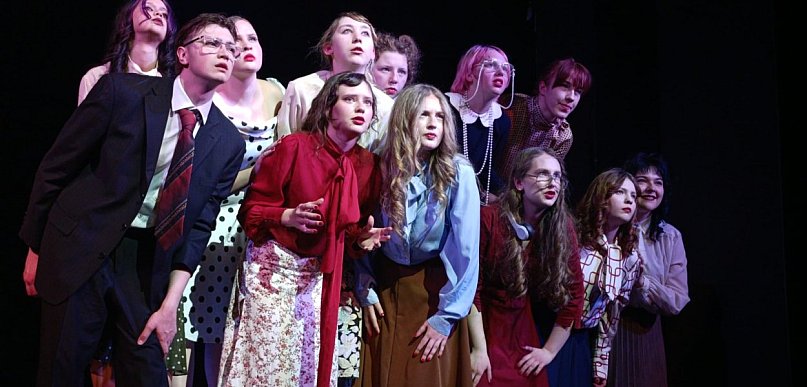 I LO w Wałbrzychu: Młodzi nie pytają o przyszłość. Oni ją grają na scenie