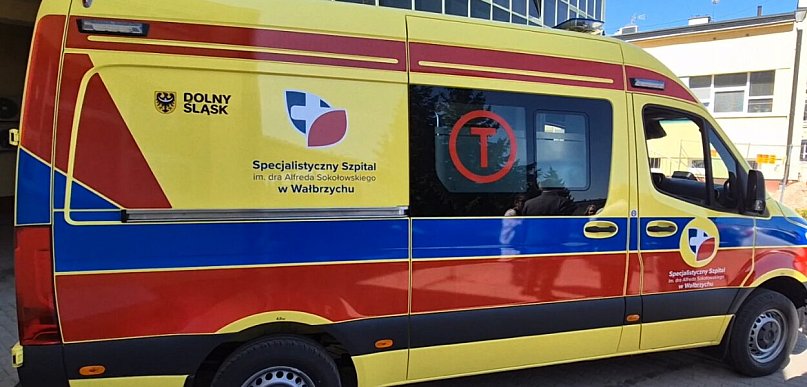 Nowa karetka i nowoczesna kardiologia w szpitalu Sokołowskiego