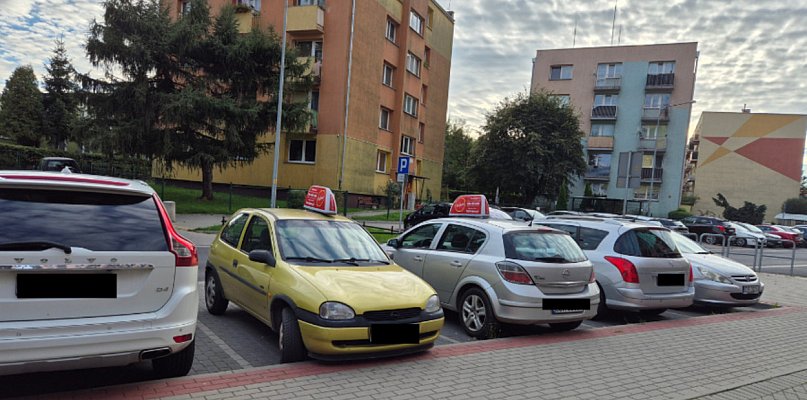 Parking koło Kryształowej czyli o równych, równiejszych i…pepperoni - 19910