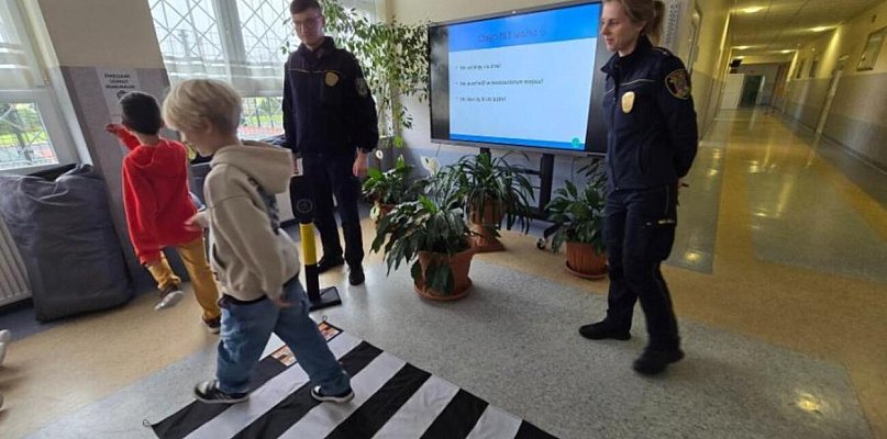 Piaskowa Góra: Odblaskowa lekcja bezpieczeństwa w PSP nr 15 - 20517
