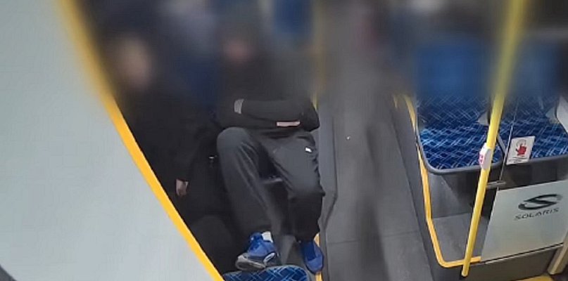Nogi na siedzeniu i wyrywanie młotka. MZUK walczy z wandalami - 20816
