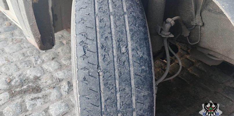 Jazda na zużytych oponach - to mogło skończyć się żle - 20984