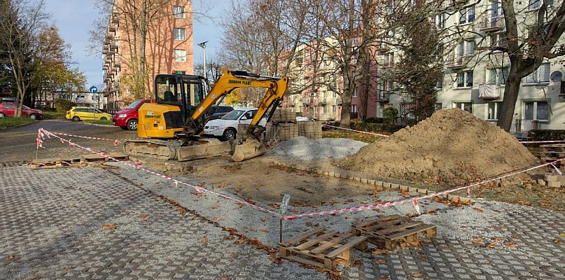 Piaskowa Góra: Malinka w naprawie – po interwencji trwa poprawa parkingu - 21062