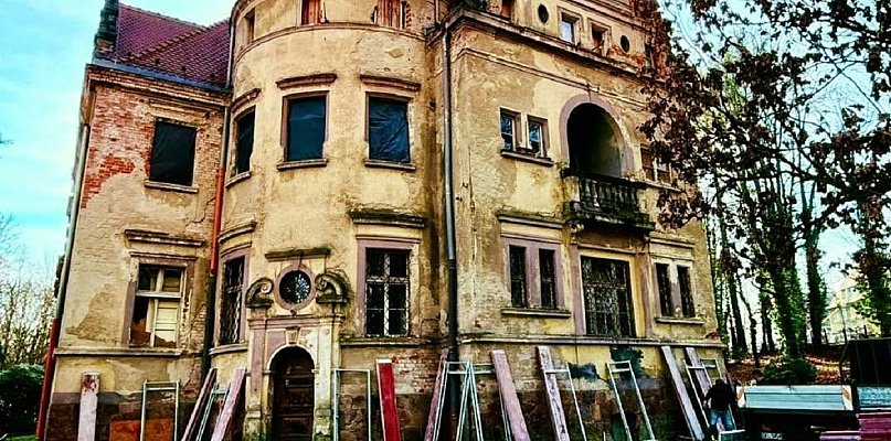 Rozpoczęły się prace przy termomodernizacji zabytkowej Willi Daisy - 21260