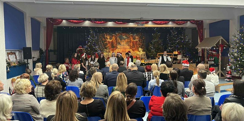 Świąteczna wigilia i jarmark w Szkole Specjalnej nr 10 - 21918