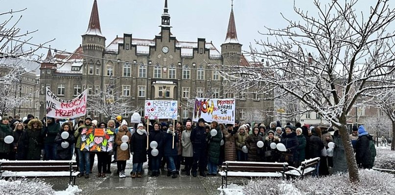 Wałbrzych mówi dość przemocy. 10 grudnia przejdzie Marsz Białej Wstążki - 21915