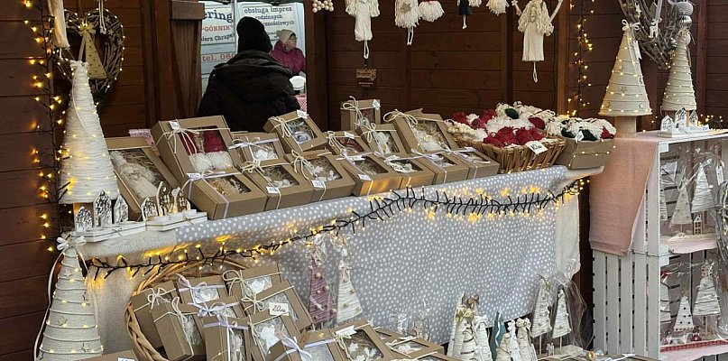 Miody, oscypki i rękodzieło. Jarmark Świąteczny oficjalnie otwarty - 22245
