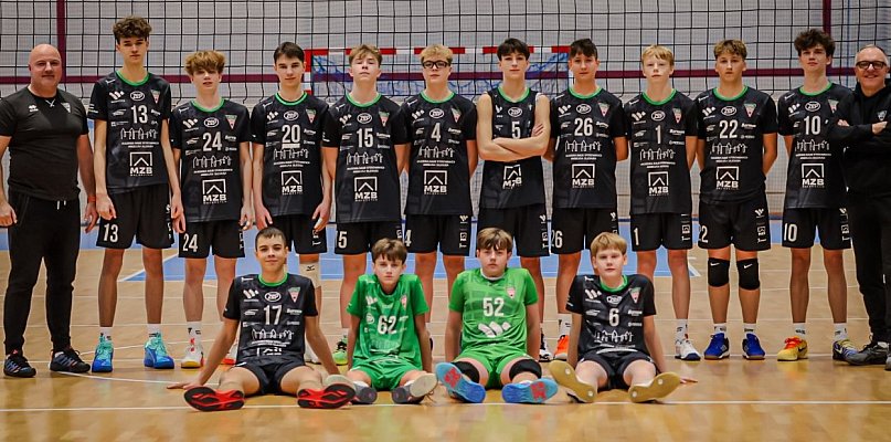 Siatkarska młodzież walczyła o awanse, a seniorzy dopisali komplet punktów - 22741