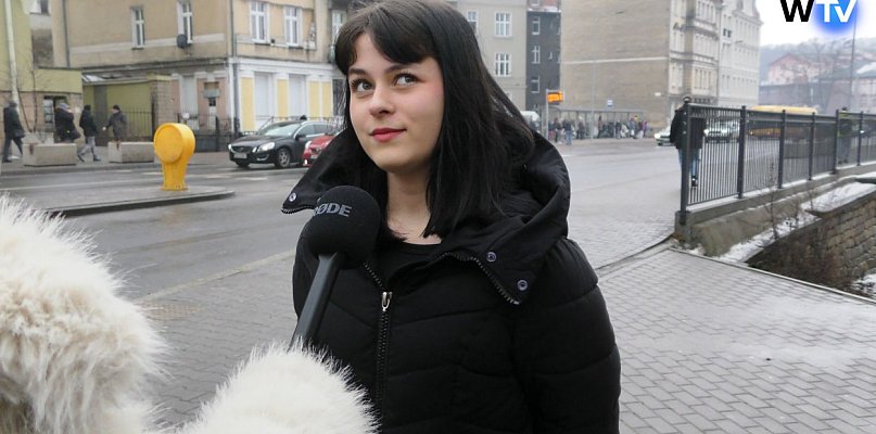 Sonda: Czy zakazać młodzieży korzystania z social mediów?