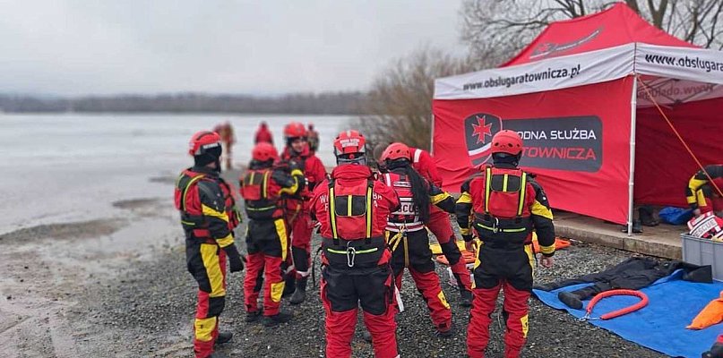 Policjanci ćwiczyli ratownictwo na lodzie