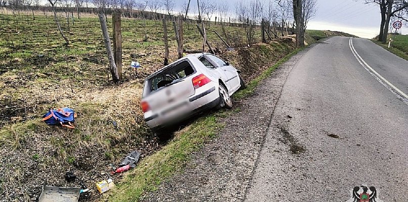 23-latek wjechał autem do rowu