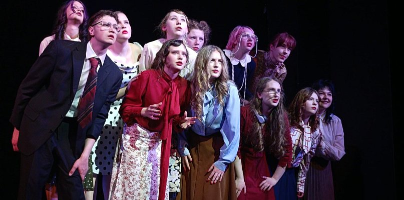 I LO w Wałbrzychu: Młodzi nie pytają o przyszłość. Oni ją grają na scenie