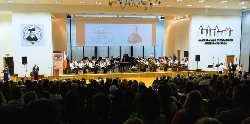 80 lat kształcenia muzyków