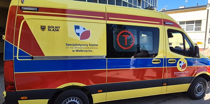 Nowa karetka i nowoczesna kardiologia w szpitalu Sokołowskiego