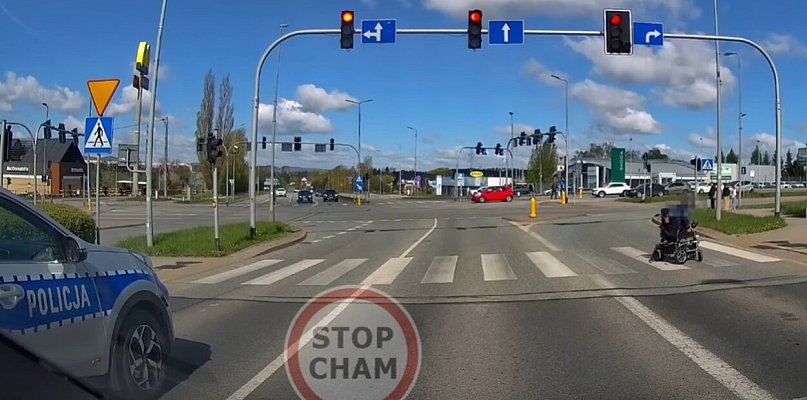 Wózek stanął na ulicy, a policja nie zareagowała