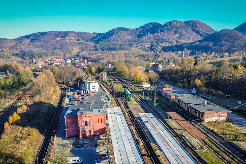 Rodzinnie i pociągiem na Dolny Śląsk