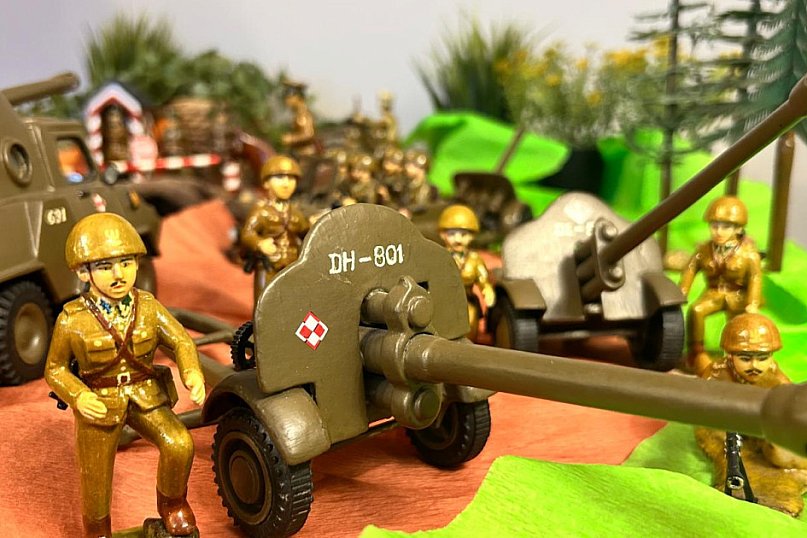 Drewaniane wojsko Piotra Klimka z Wałbrzycha