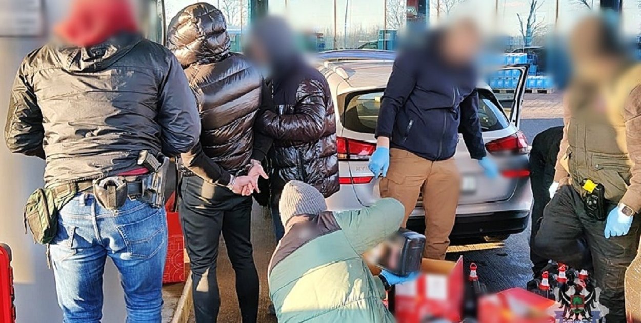 Wałbrzyscy policjanci zatrzymali transport 30 litrów amfetaminy