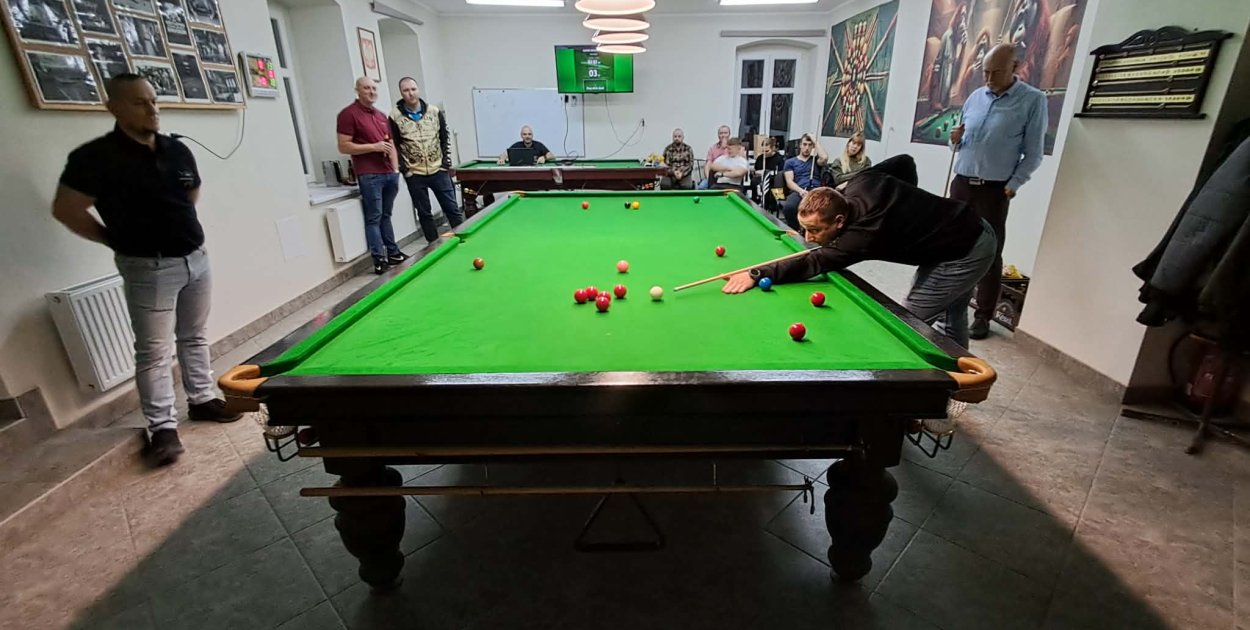 Snooker na profesjonalnym stole w Głuszycy