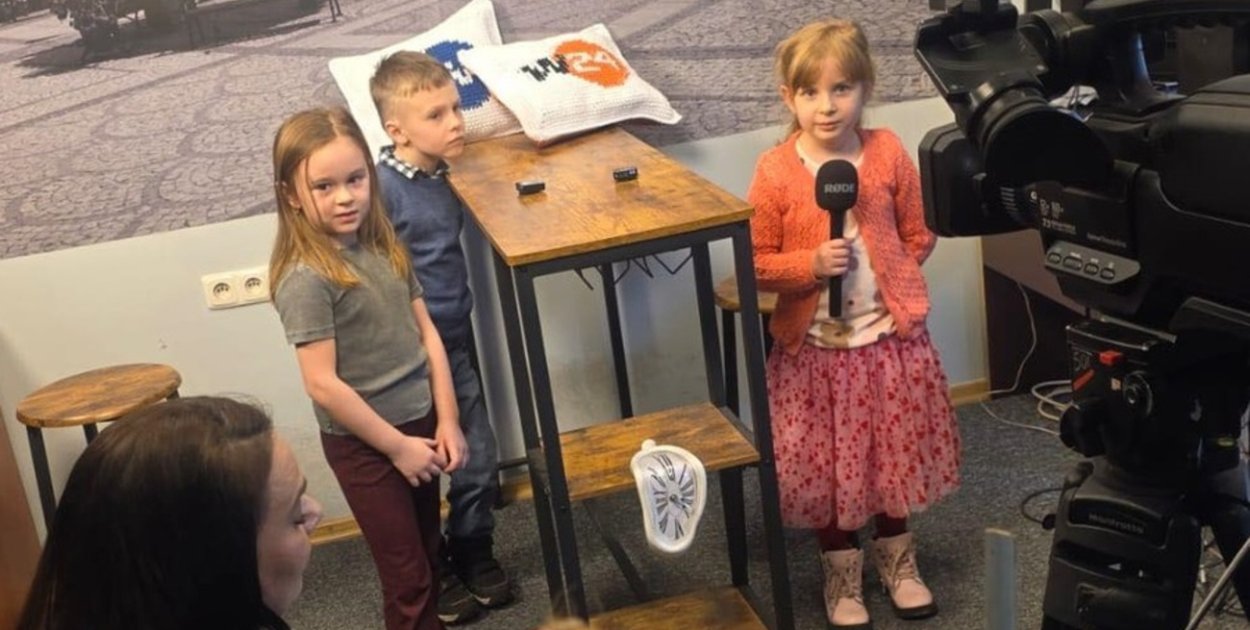 Dziennikarze z przedszkolnej "redakcji" U Mikołaja
