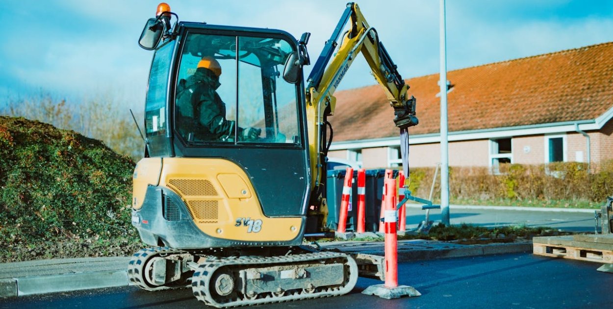 Czy zakup minikoparki to opłacalna inwestycja?