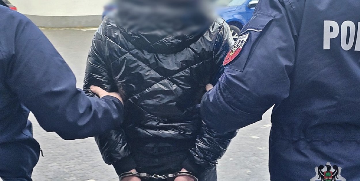 Podgórze: Pobili kobietę i ukradli 200 zł