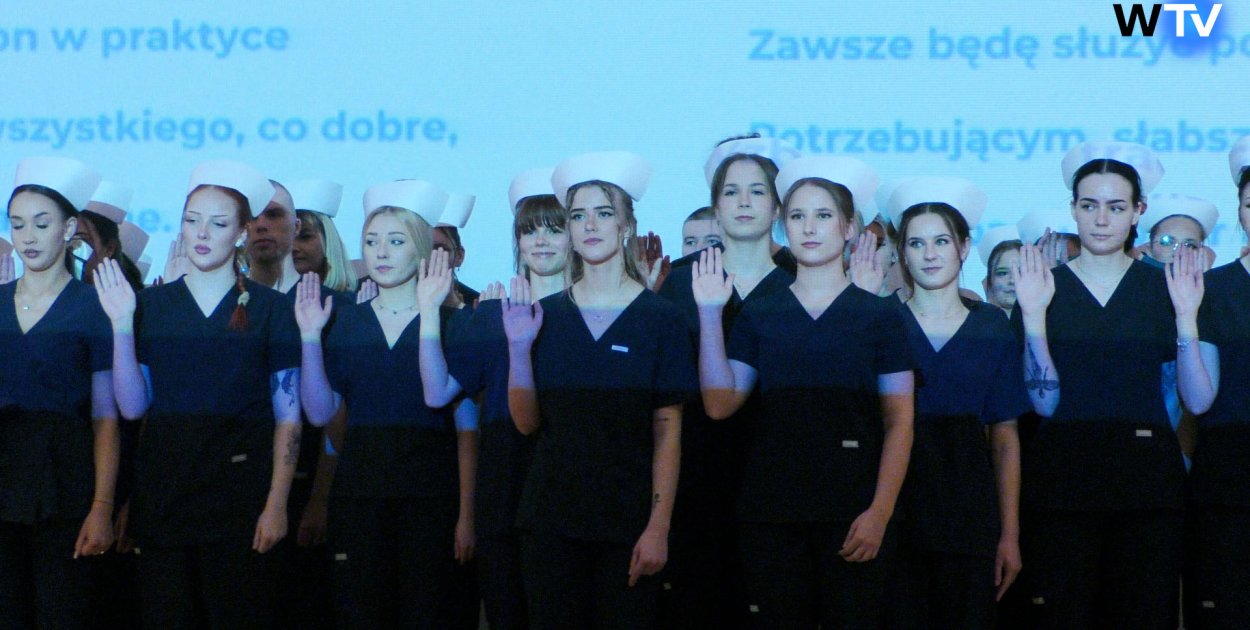 Uroczyste czepkowanie studentów pielęgniarstwa