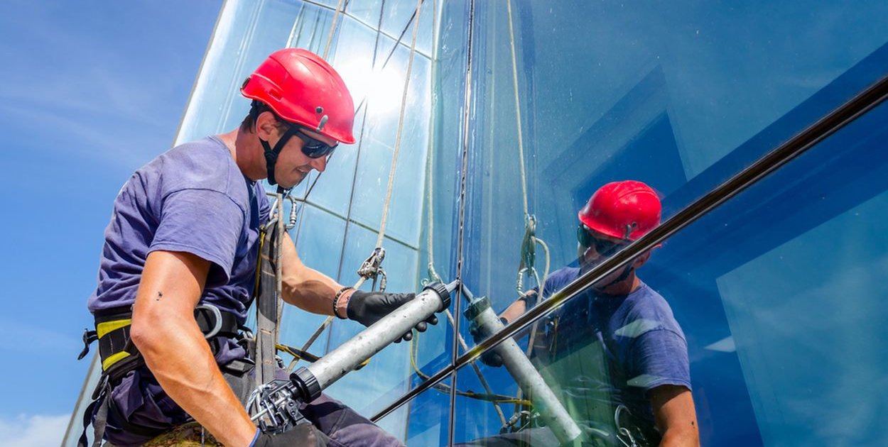 Usługi alpinistyczne i prace wysokościowe - profesjonalne prace dla firm i osób pr