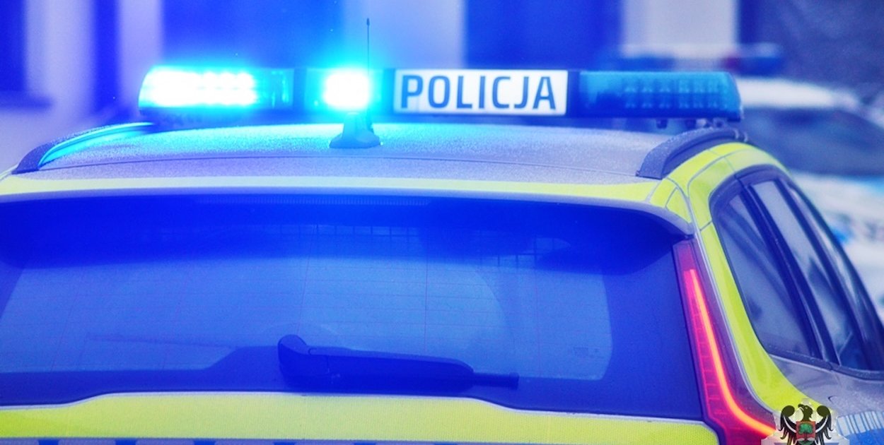 Policja znalazła 84-latkę w przydrożnym rowie