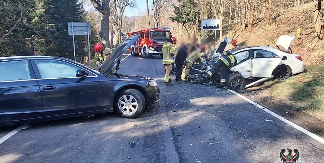 Poważna kolizja na wjeździe do Unisławia Śląskiego