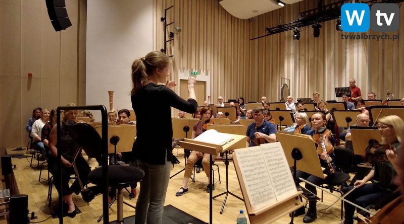 Dyrygentka-rezydentka żegna się z Filharmonią Sudecką