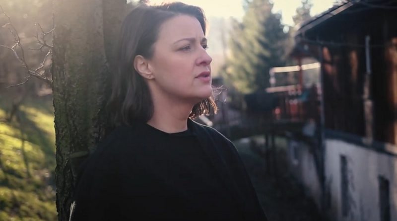 Wałbrzyszanka Maja Karteczka z nową piosenką ”Schron”